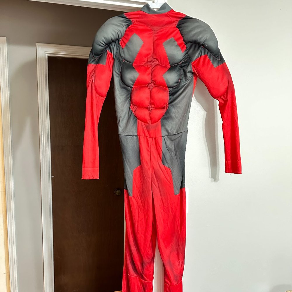 Marvel's DEADPOOL Costume with built in muscles! EST SIZE: adult small.